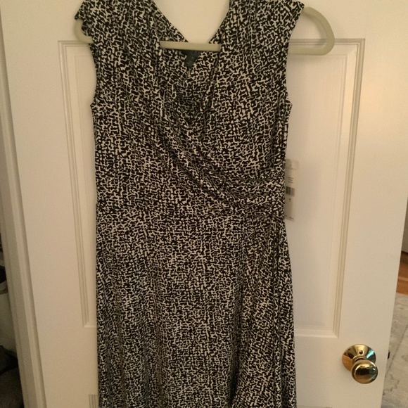 Lauren by Ralph Lauren Sleeveless Fit and Flare dress.  Black and White Size 12 - Picture 1 of 5